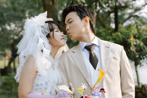 Trước thềm concert, Hoàng Dũng ra mắt ca khúc đặc biệt hát tặng vợ trong đám cưới