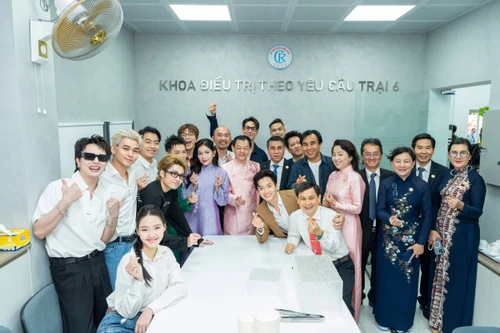 Trường Giang cùng dàn nghệ sĩ làm thiện nguyện trước thềm Tết nguyên đán