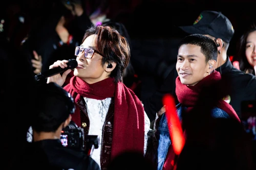 Nguyễn Hùng bất ngờ xuất hiện tại concert “The Rose” của Hà Anh Tuấn ở Đà Lạt 