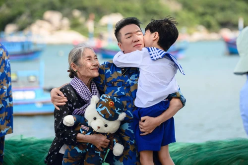 Nghệ sĩ Thanh Hiền, Phương Nam, Lâm Thanh Nhã góp mặt trong MV mới của Đàm Vĩnh Hưng