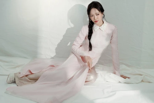 Diệu Nhi thướt tha với áo dài Tết, đón xuân Bính Ngọ 