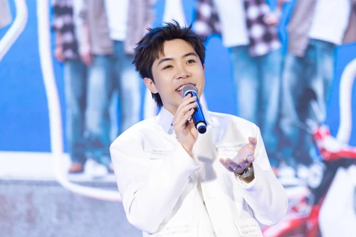 Mason Nguyễn mở ra hành trình âm nhạc mới sau Anh trai "Say hi"