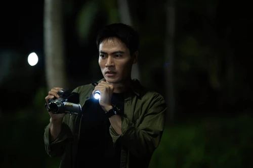  Võ Tấn Phát “oanh tạc” phòng vé 30.4 với phim linh dị “Heo năm móng”