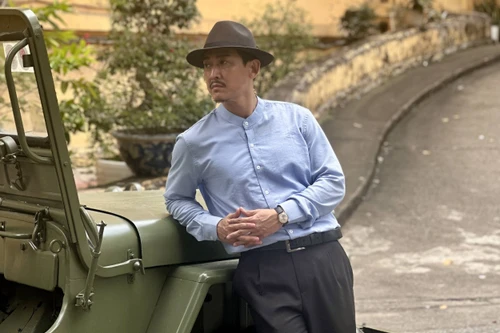 Tái xuất truyền hình sau 10 năm, Hứa Vĩ Văn vào vai tình báo trong phim "Tận hiến"