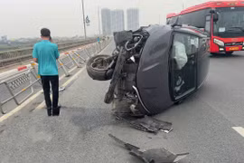 Tài xế xe taxi buồn ngủ, tự gây tai nạn trên đường Võ Nguyên Giáp