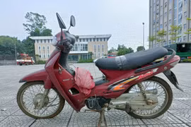 Tìm chủ sở hữu 3 điện thoại iPhone và 2 xe máy thu giữ tại hiện trường