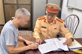 Khẩn trương xử lý vụ xe tải làm rơi vãi bùn đất trên đường Võ Chí Công
