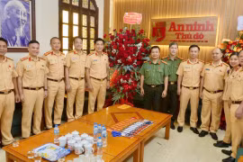 Nửa thế kỷ An ninh Thủ đô: Những trang báo đồng hành cùng nhịp sống giao thông Hà Nội