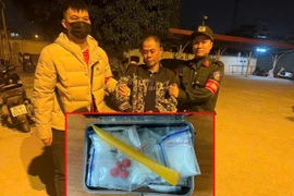 Người đàn ông giấu ma túy trong vỏ bao thuốc lá