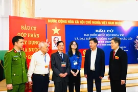 Sắc đỏ cờ hoa trong ngày toàn dân đi bầu cử tại phường Cửa Nam