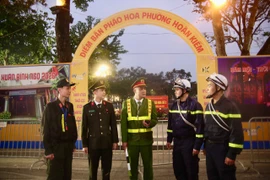 Tại các trận địa pháo hoa, công tác đảm bảo an ninh an toàn được đặt lên cao nhất