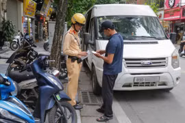 Không chỉ đỗ sai quy định, nhiều tài xế bị phạt vì mắc thêm lỗi khi rời vị trí lái