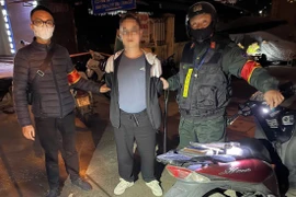 Tổ công tác 141 kiểm tra, phát hiện thanh niên giấu dao nhọn trong cốp xe máy