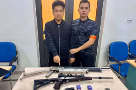 Thiếu niên 16 tuổi lộ hành vi cất giấu súng, đạn tại nhà khi bị tổ công tác 141 kiểm tra 