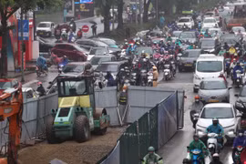Bảo đảm giao thông tại hơn 70 vị trí rào chắn phục vụ các dự án trọng điểm của Thủ đô