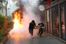 Diễn tập phương án chữa cháy, cứu nạn, cứu hộ tại Phố Sách Hà Nội