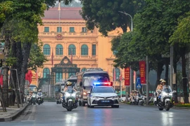 Công an Hà Nội diễn tập phương án dẫn đoàn, xếp xe phục vụ Đại hội XIV của Đảng