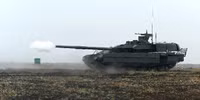 tank-t-90m-proryv-vo-vremya-dinamicheskogo-pokaza-v-ramkah-voenno-patrioticheskoi-akc-apsnlp9q-1766394181t.jpg