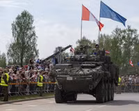 kanadskyj-btr-na-paradi-v-chest-dnya-vidnovlennya-nezalezhnosti-latviyi-v-ajzkraukle-5-travnya-2026-rokufoto-kaprala-pitera-grivza-mnb-lva-images-1.jpg