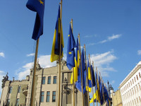 flags-of-eu-and-ukraine.jpg