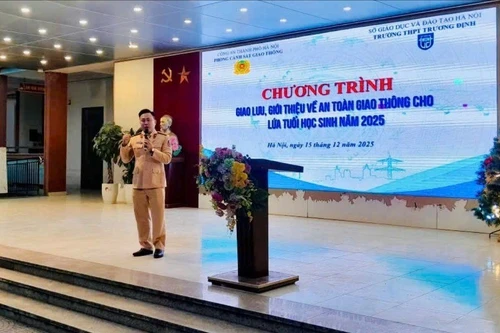 Công an phường Hoàng Mai “gieo mầm” văn hóa giao thông cho học sinh 