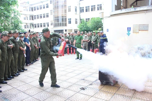 Tập huấn phòng cháy và công cụ hỗ trợ cho hơn 700 đội viên thuộc lực lượng cơ sở tại phường Giảng Võ