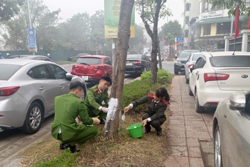 Tuổi trẻ Công an phường Long Biên xung kích chỉnh trang đô thị