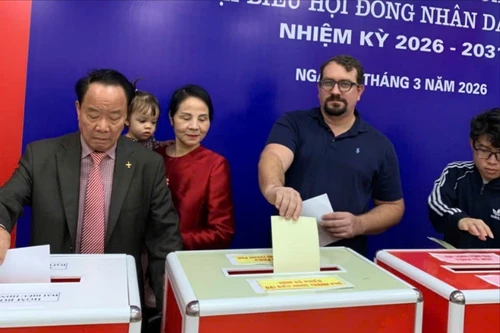 Lần đầu đi bầu cử với quốc tịch Việt Nam: Niềm tự hào của cử tri gốc Séc