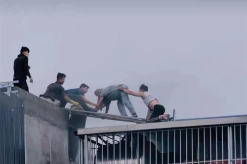 Toàn cảnh cuộc giải cứu 7 người trong 'biển lửa' ở phường Lĩnh Nam 