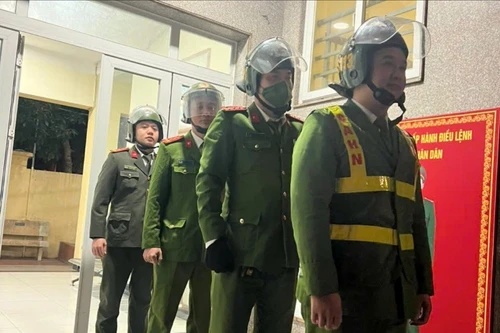 Công an phường Ngọc Hà tuần tra đêm bảo vệ Đại hội Đảng