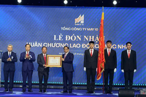 Công an phường Phúc Lợi bảo đảm an ninh tuyệt đối Lễ kỷ niệm 80 năm thành lập TCT May 10