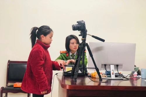 Gần 2.000 học sinh được cấp căn cước ngay tại trường học