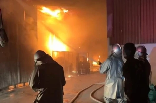 Không có thiệt hại về người trong vụ cháy xưởng sản xuất tại xã Đan Phượng