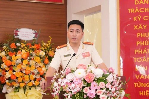 Trung tá Đỗ Hữu Phúc, Trưởng Công an phường Phúc Lợi luôn đặt ra yêu cầu đối với CBCS: thi đua không dừng ở phong trào