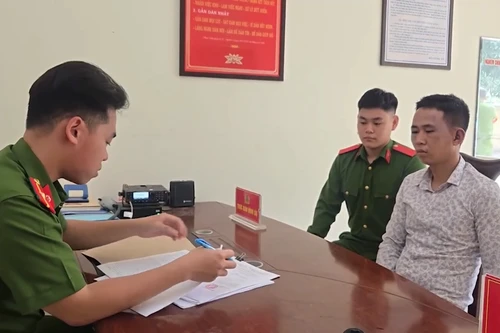 Hình ảnh bắt “siêu trộm” bẻ khóa xe 3 giây 