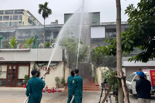 Diễn tập chữa cháy ở khu tập thể cũ N3 Vạn Bảo