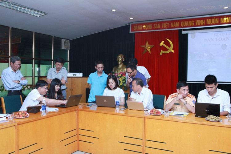 Giao lưu trực tuyến "An toàn mùa mưa bão" ảnh 87