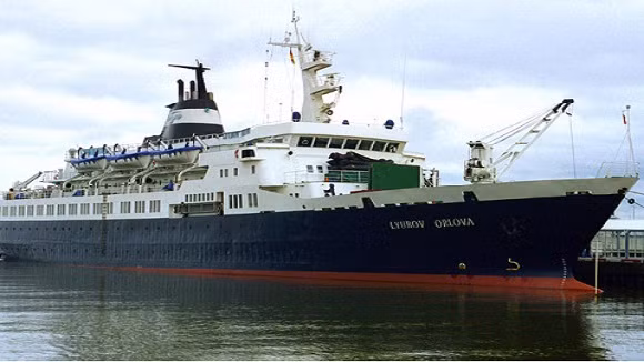 Con tàu ma chở đầy chuột ăn thịt đang lao thẳng vào bờ biển nước Anh ảnh 1