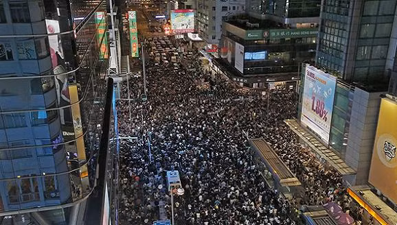 Chính quyền Hong Kong xuống giọng, kêu gọi chấm dứt biểu tình ảnh 1