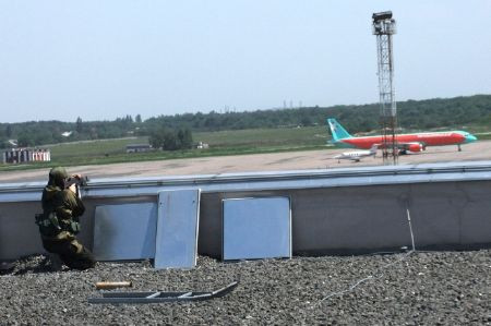 Quân ly khai mở “hành lang nhân đạo”, sân bay Donetsk sắp thất thủ? ảnh 2