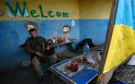 Kiev “hóa phép” dân thường thành tù binh trao đổi với Donbass ảnh 2