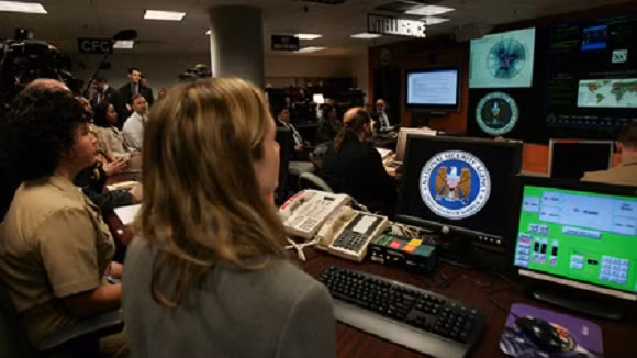 Bất chấp bê bối, Nhà Trắng vẫn khăng khăng bảo vệ NSA ảnh 1