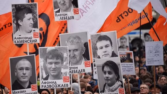 Nga: Biểu tình cực lớn phản đối Tổng thống Putin ảnh 2