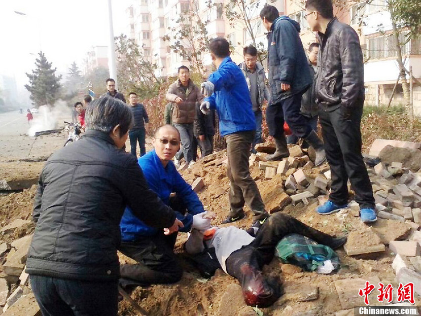 Nổ đường ống dẫn dầu Trung Quốc, 47 người chết, hàng trăm người bị thương ảnh 5