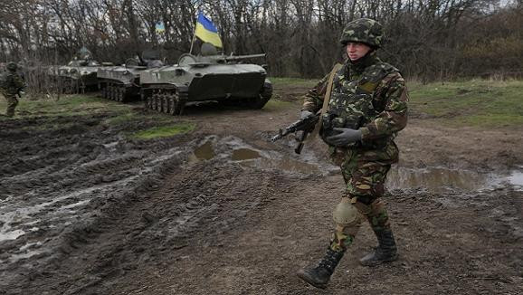 Kiev tiếp tục chiến dịch đặc biệt, triển khai 15.000 quân giáp biên giới Nga ảnh 1