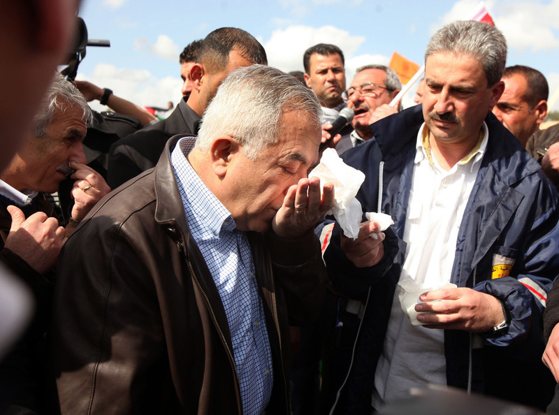 Binh lính Israel tấn công Thủ tướng Palestine bằng lựu đạn cay ảnh 3