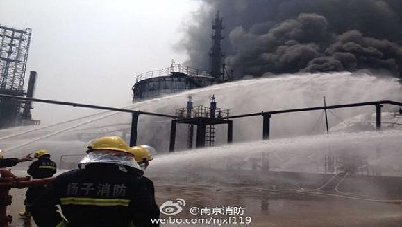 Nổ lớn tại nhà máy lọc dầu Sinopec ở Nam Kinh, Trung Quốc ảnh 1