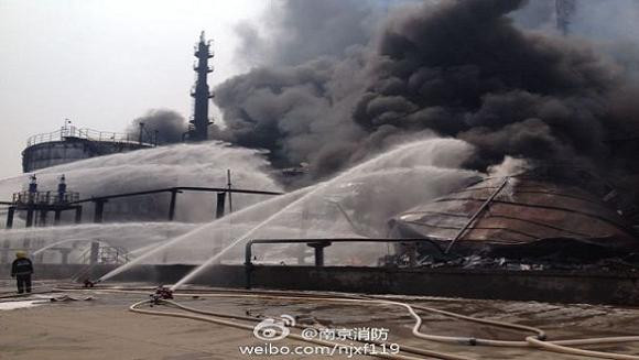 Nổ lớn tại nhà máy lọc dầu Sinopec ở Nam Kinh, Trung Quốc ảnh 4