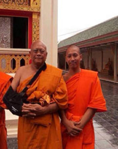 Lãnh đạo biểu tình Thái Lan xuống tóc đi tu ảnh 1