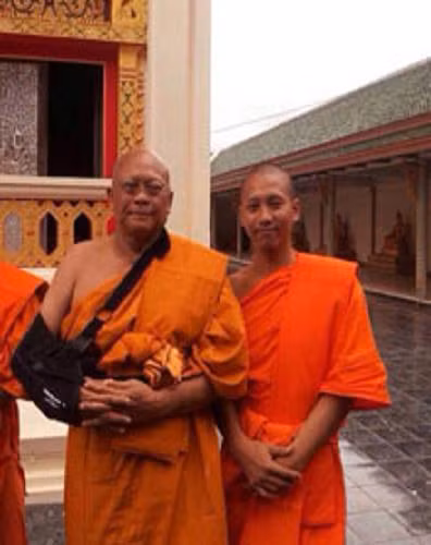 Lãnh đạo biểu tình Thái Lan xuống tóc đi tu ảnh 1